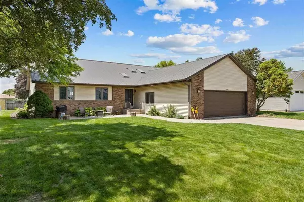 109 Elizabeth Dr, Tipton, IA 52772