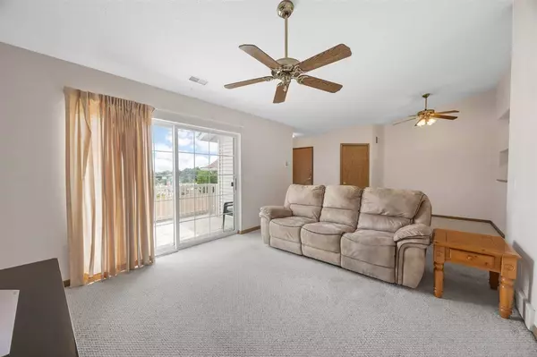 3513 E Ave NW #Unit#F, Cedar Rapids, IA 52405