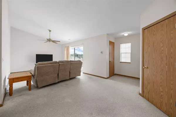 3513 E Ave NW #Unit#F, Cedar Rapids, IA 52405