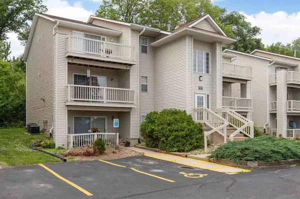 3513 E Ave NW #Unit#F, Cedar Rapids, IA 52405
