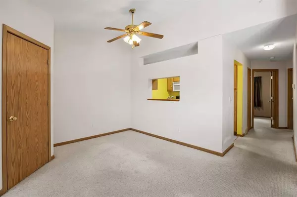 3513 E Ave NW #Unit#F, Cedar Rapids, IA 52405