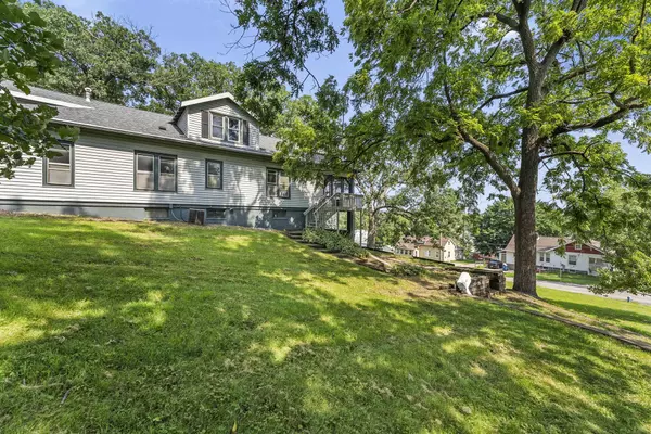 901 E 11TH ST, Muscatine, IA 52761