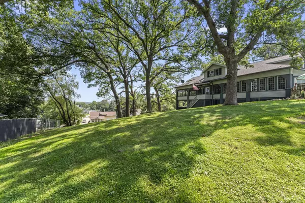 901 E 11TH ST, Muscatine, IA 52761