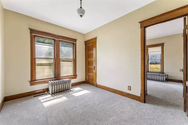 901 E 11th St, Muscatine, IA 52761