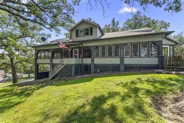 901 E 11th St, Muscatine, IA 52761