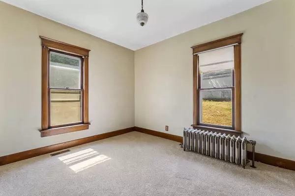 901 E 11TH ST, Muscatine, IA 52761