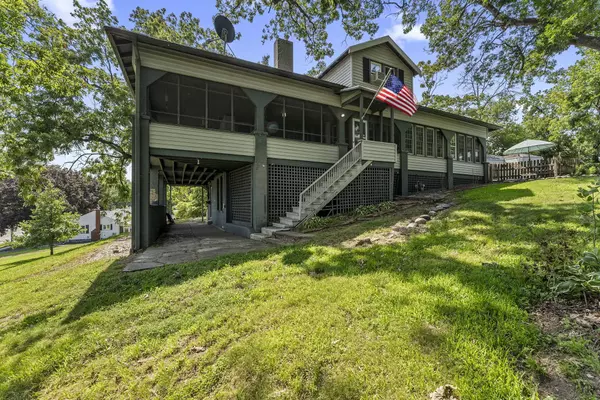 901 E 11TH ST, Muscatine, IA 52761