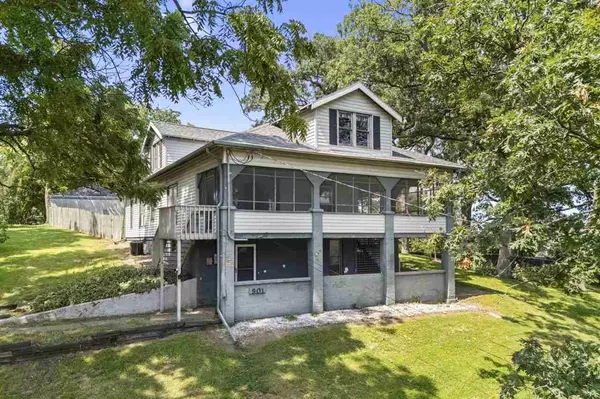 901 E 11th St, Muscatine, IA 52761