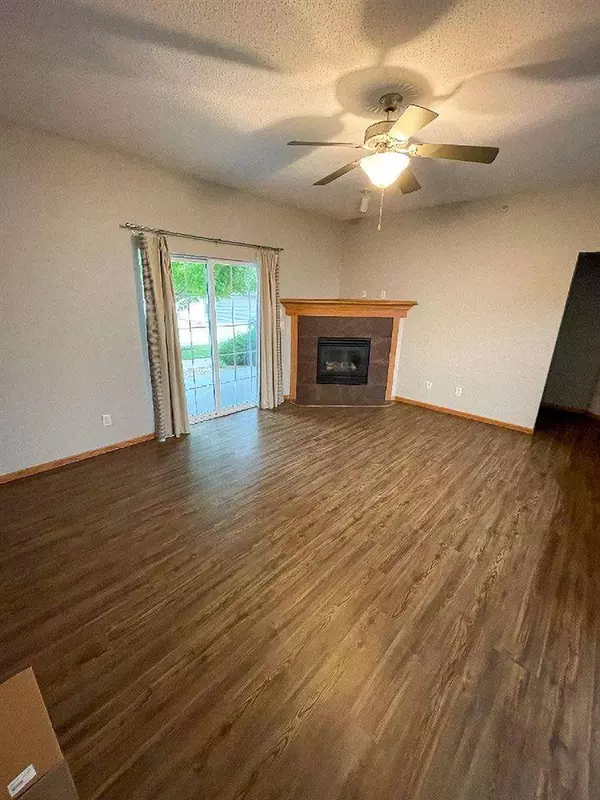 880 Rachael St #104, North Liberty, IA 52317