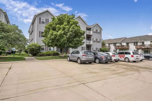 880 Rachael St #104, North Liberty, IA 52317