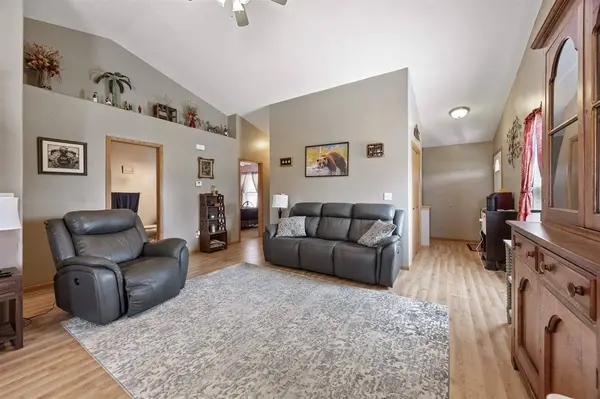 247 Whirlaway Ln, Fairfax, IA 52228
