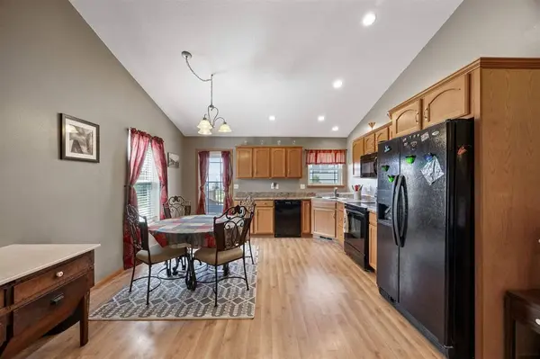 247 Whirlaway Ln, Fairfax, IA 52228