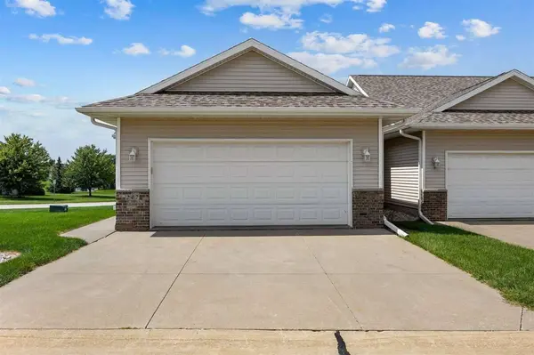 247 Whirlaway Ln, Fairfax, IA 52228