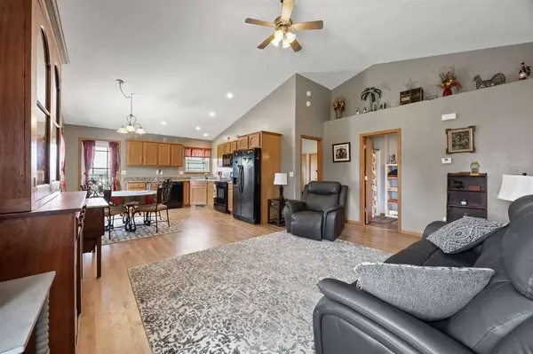 247 Whirlaway Ln, Fairfax, IA 52228