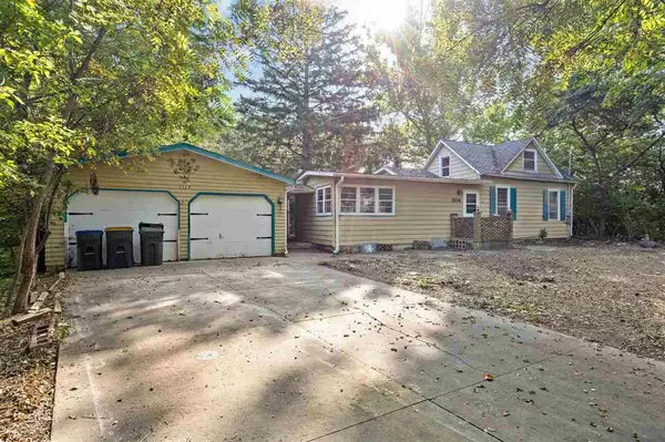 1114 Prairie Du Chien Rd, Iowa City, IA 52245