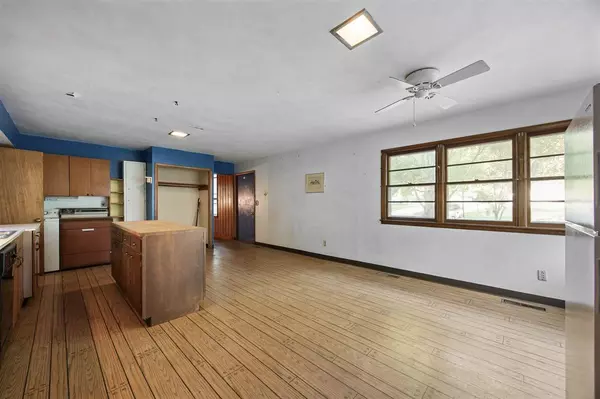 1114 Prairie Du Chien Rd, Iowa City, IA 52245