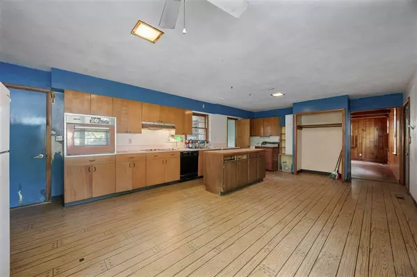 1114 Prairie Du Chien Rd, Iowa City, IA 52245