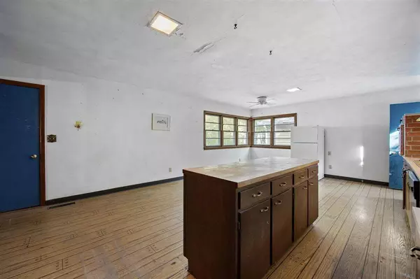 1114 Prairie Du Chien Rd, Iowa City, IA 52245