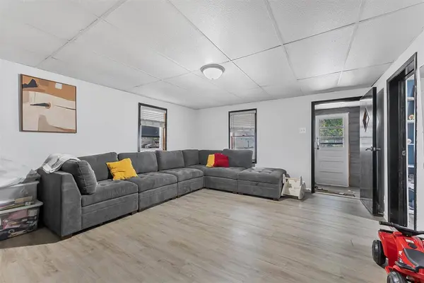 626 E Madison St, Washington, IA 52353