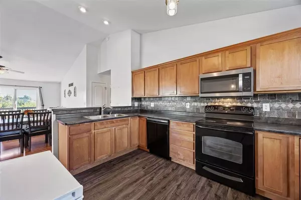 1470 Sadler Dr, North Liberty, IA 52317