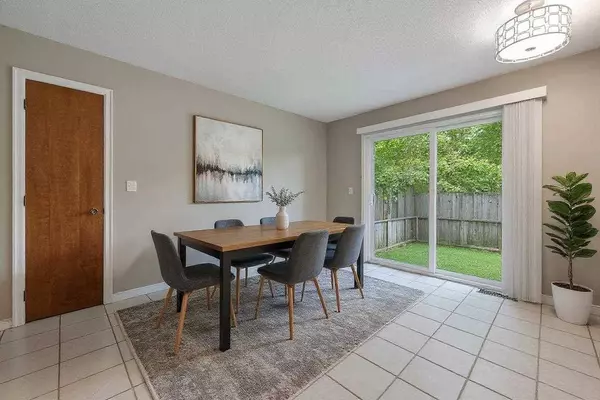 1018 16th Ave, Coralville, IA 52241