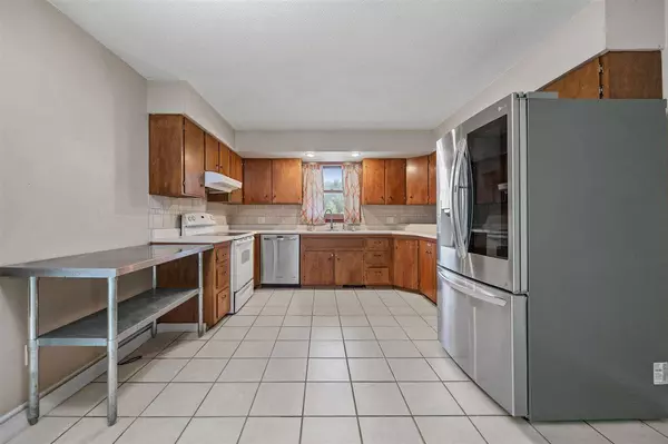 1018 16th Ave, Coralville, IA 52241