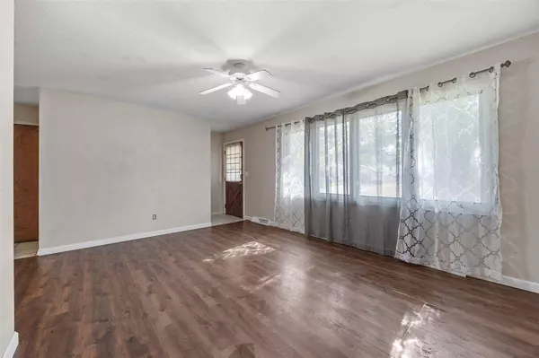 1018 16th Ave, Coralville, IA 52241