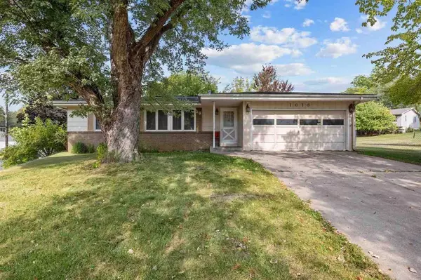 1018 16th Ave, Coralville, IA 52241