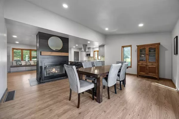 3438 Twin Lake View Dr NE, North Liberty, IA 52317