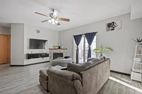 2264 Holiday Rd ##206, Coralville, IA 52241