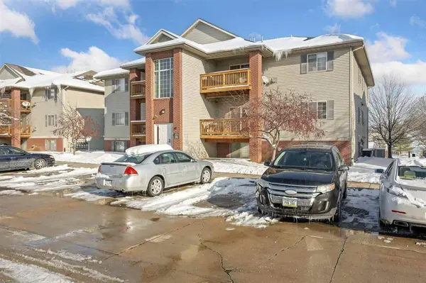2264 Holiday Rd ##206, Coralville, IA 52241
