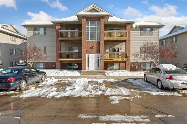 2264 Holiday Rd ##206, Coralville, IA 52241