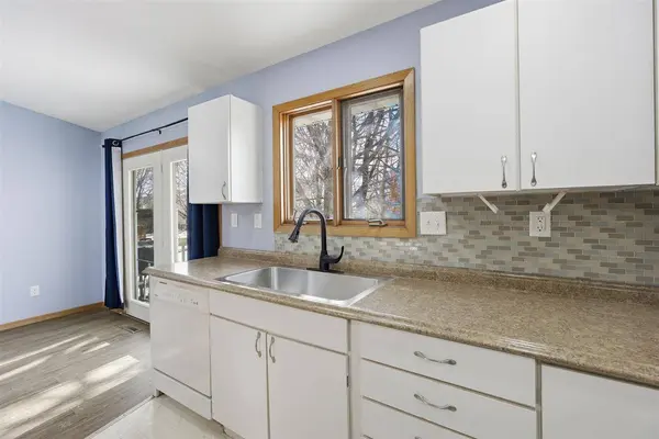2242 13th St, Coralville, IA 52241