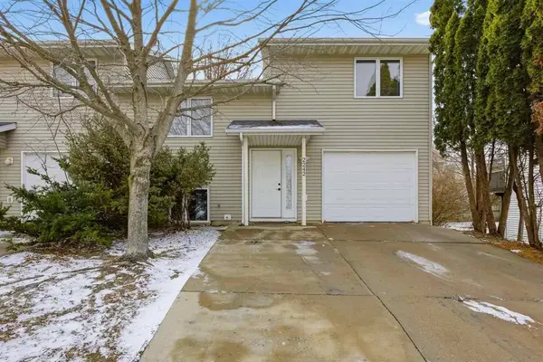 2242 13th St, Coralville, IA 52241