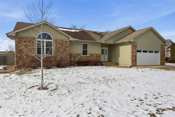 2815 44th St, Marion, IA 52302
