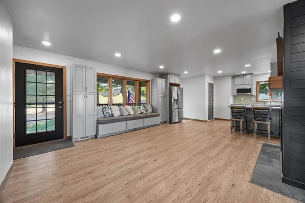 3438 Twin Lake View Dr NE, North Liberty, IA 52317