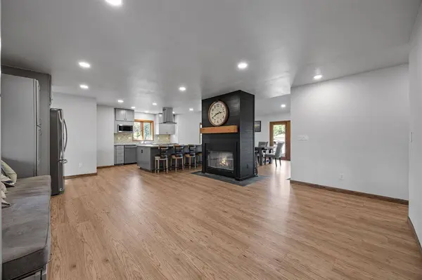 3438 Twin Lake View Dr NE, North Liberty, IA 52317