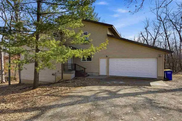 3431 Elm Dr NE, North Liberty, IA 52317