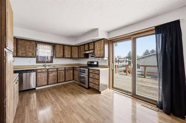 406 4th St, Deep River, IA 52222