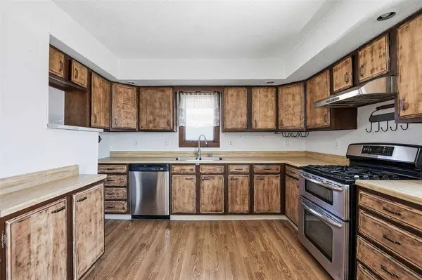 406 4th St, Deep River, IA 52222