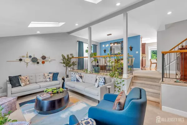 42 Ridge RD, Edison, NJ 08817