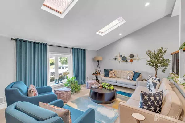 42 Ridge RD, Edison, NJ 08817