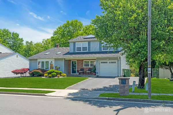 42 Ridge RD, Edison, NJ 08817