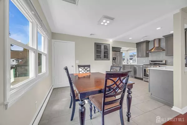 10 Benedict WAY, Iselin, NJ 08830