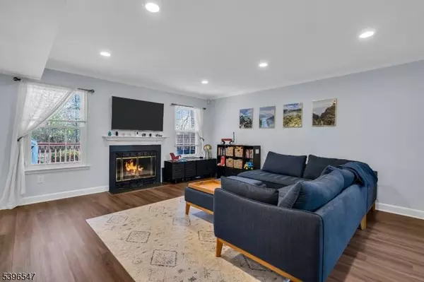 95 Stonehedge Ct, Franklin Twp., NJ 08873