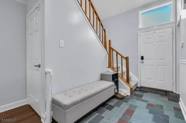 95 Stonehedge Ct, Franklin Twp., NJ 08873