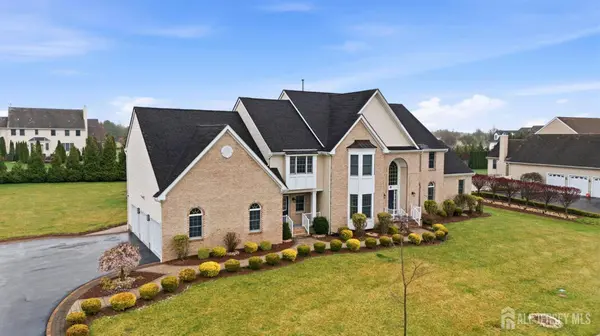13 Linwood DR, Monroe, NJ 08831