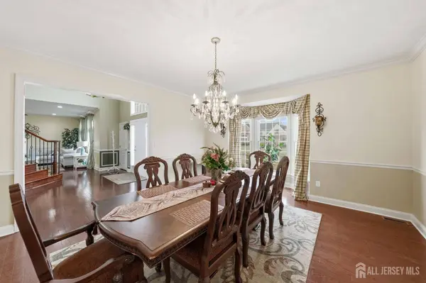 13 Linwood DR, Monroe, NJ 08831