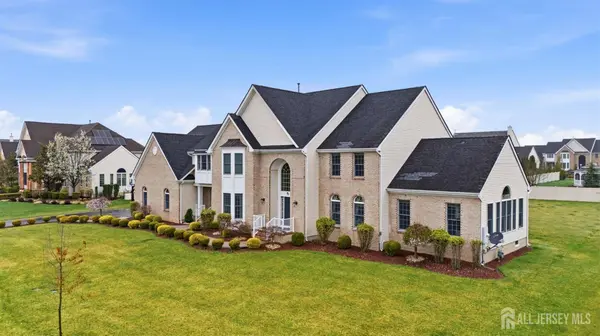 13 Linwood DR, Monroe, NJ 08831
