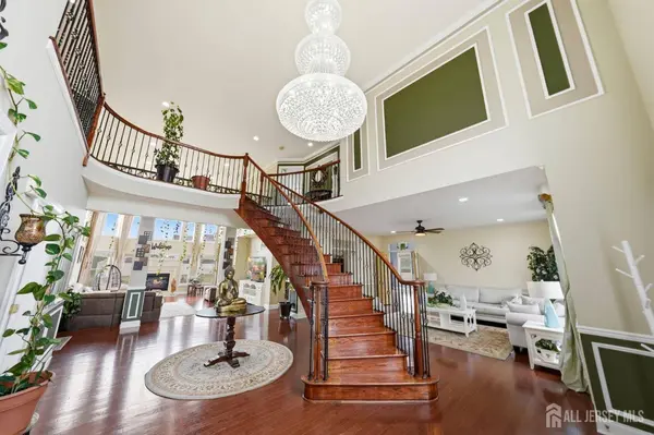 13 Linwood DR, Monroe, NJ 08831